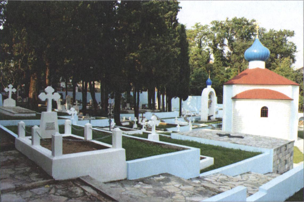 Русское кладбище монастыря Савина.jpg Русское кладбище монастыря Савина.jpg